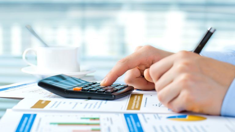 DEVOLUCIONES Y REBAJAS SOBRE VENTAS, NETO DE INGRESOS O COMO DEDUCCIÓN?