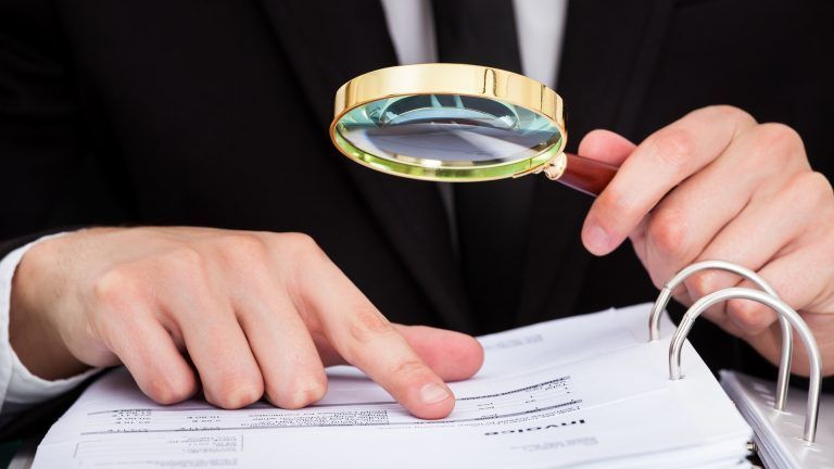 CUÁL ES EL PROCEDIMIENTO QUE DEBE SEGUIR LA AUTORIDAD AL VERIFICAR SOLICITUDES DE DEVOLUCIÓN DE SALDO A FAVOR?