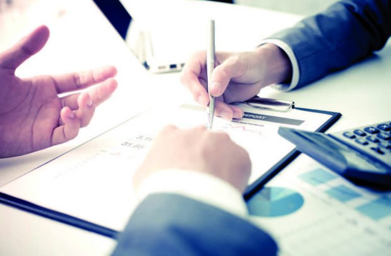 DEBE LA AUTORIDAD FISCAL INDICAR QUÉ DOCUMENTOS PRESENTAR PARA DESVIRTUAR LA PRESUNCIÓN DE OPERACIONES INEXISTENTES?