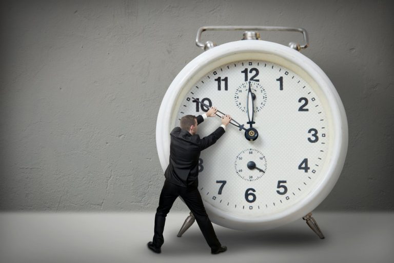 ACTUACION DE LA AUTORIDAD SOLO EN HORAS HABILES