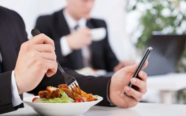 PRESTACIONES DE HABITACIÓN Y ALIMENTACIÓN AL TRABAJADOR INTEGRAN SALARIO PARA CUOTAS DE SEGURIDAD SOCIAL SI NO SE ENTREGAN EN ESPECIE