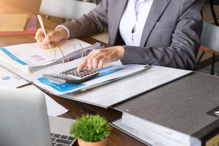 MANIPULACIÓN DE LA CONTABILIDAD COMO MEDIO PARA COMETER DEFRAUDACIÓN FISCAL