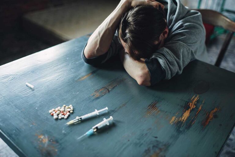 ¿PROCEDE EL DESPIDO DE UN TRABAJADOR POR SER ADICTO A LAS DROGAS?